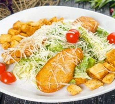 Салат Цезарь с курицей в ХИНКАЛЬНАЯ по цене 650 ₽