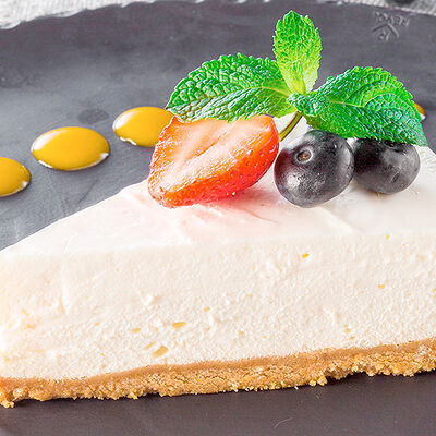 Чизкейк с соусом манго в Goodman по цене 440