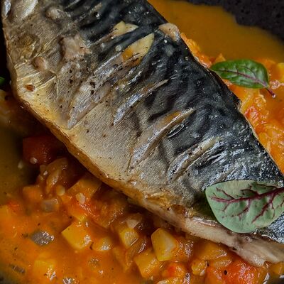 Филе скумбрии с соте из фермерских овощей в Угли по цене 790 ₽