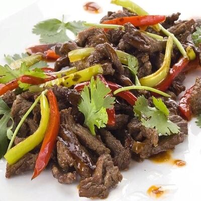 Шёлковая свинина, жареная с болгарским перцем и овощами в Харбин по цене 1368 ₽