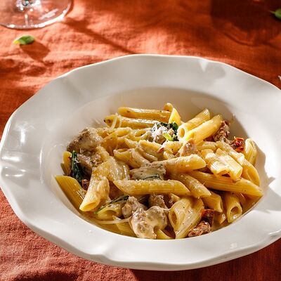 Паста с цыпленком и вялеными томатами в Кукумбер по цене 890 ₽