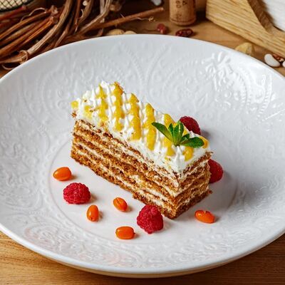 Апельсиново-финиковый торт в Больше чем мясо по цене 445 ₽