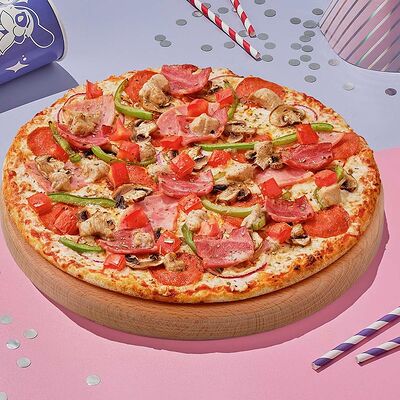 Супер-пицца на тонком тесте 30 см в Dostaевский по цене 976 ₽