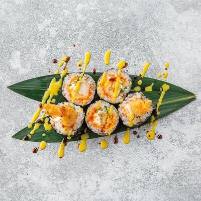 Ролл сливочный креветка в темпуре с соусом манго в Кофейня №1 по цене 465 ₽