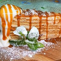 Пирожное Медовик в Ресторан Хата возле Шереметьево