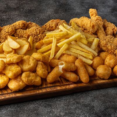 Огромная тарелка закусок в Black Star Burger по цене 2899 ₽