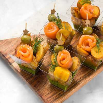 Салат из лосося с запеченным картофелем и соусом Песто в MOSCOW FOOD Кейтеринг по цене 3230 ₽