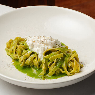 Паста с соусом песто и страчателлой в Branch по цене 860 ₽