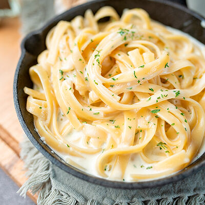 Spaghetti alfredo в La Viva по цене 4500 ₣