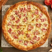 Пицца Карбонара в Luna lounge