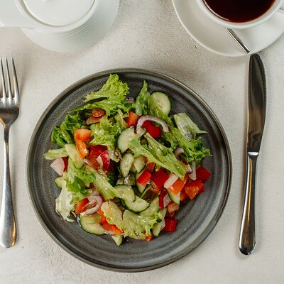 Салат из свежих овощей в Balance cafe по цене 466 ₽