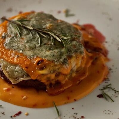 Бифштекс 4 сыра в MeatBarrique по цене 1440 ₽