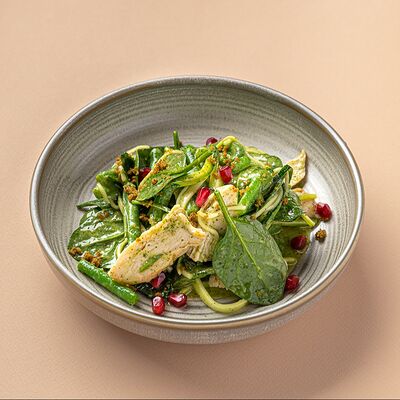 Салат с куриной грудкой и мини-шпинатом в Швили по цене 520 ₽