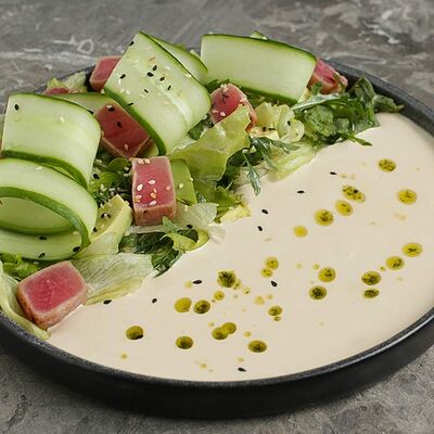 Салат с тунцом в FRIENDLOUNGE по цене 690 ₽