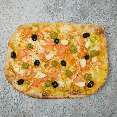 Римская пицца С лососем и творожным сыром в 19 Лунка по цене 960 ₽