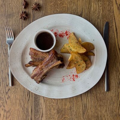 Ребра в медово-горчичном соусе с картофелем Айдахо в Campus Grill по цене 660 ₽