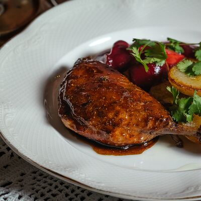 Утиная ножка с картофелем в Нико по цене 1200 ₽