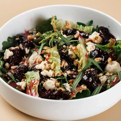 Зеленый салат с вяленой свеклой в Бабуля по цене 560 ₽