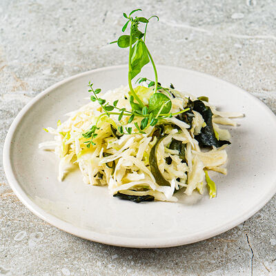 Салат из свежей капусты с водорослями Вакаме в Blackberry по цене 5 р.