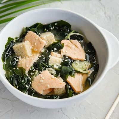 Мисо суп с лососем в Суши-бар Тунец по цене 443 ₽