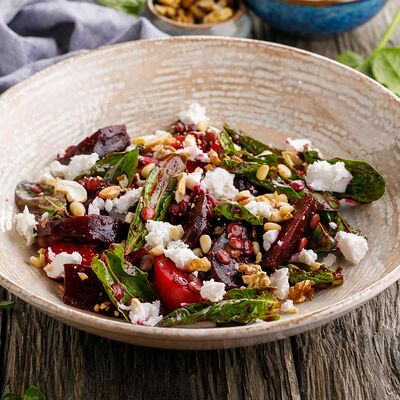 Салат со свеклой и брынзой в Пряности & Радости на Васильевском по цене 460