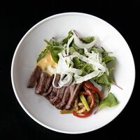Стейк салат в STG CAFE