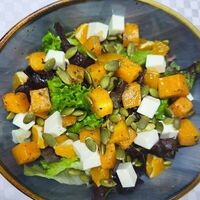 Прованский салат с запеченной тыквой в Shashlyk Pub