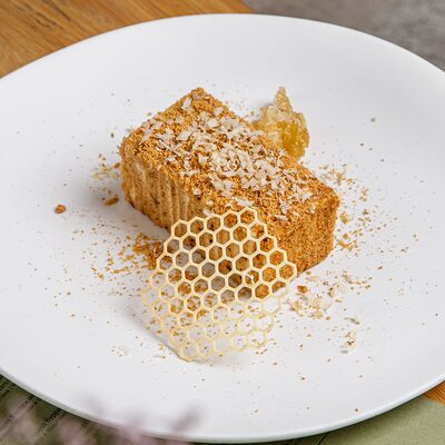 Медовик в М2 Органик Клуб Сокол по цене 820 ₽