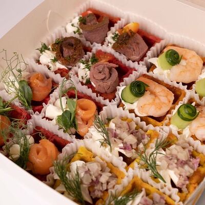 Сет Ассорти из 4-х вкусов: Ростбиф-рыба-креветки-грузди в ОГОРОДБАР по цене 2285 ₽