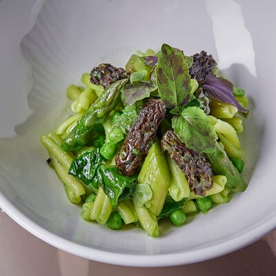 Зеленая паста со спаржей, горошком и сморчками в Море на Патриках по цене 680