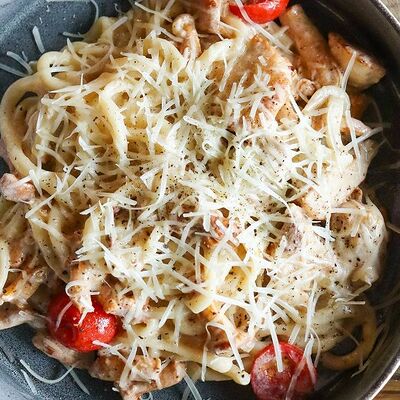 Паста с лисичками и курицей в Двор Помидор по цене 670