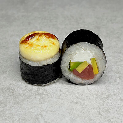 Запеченный Гарлик ролл с тунцом в Risoy по цене 645 ₽