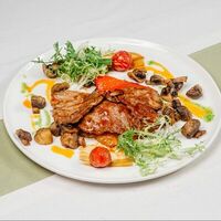Медальоны из свинины с овощами в Ривьера