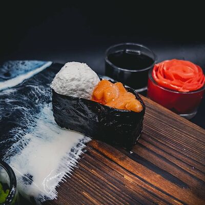 Гункан чиз лосось в Sushi Time по цене 250 ₽