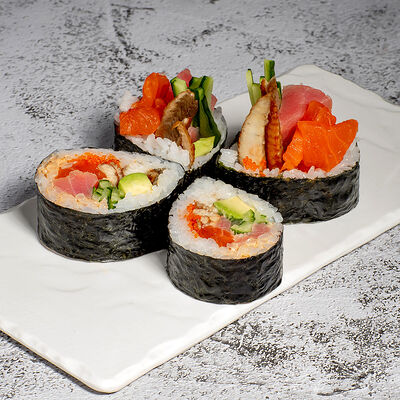 Ролл Фирменный 4шт в Corneli Pizza по цене 599 ₽