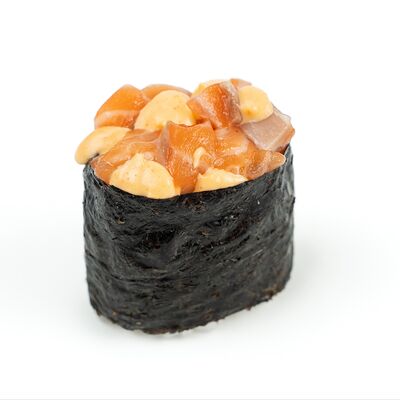 Гункан с лососем в Рис норис по цене 159 ₽