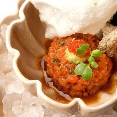 Тартар Лосось Сяке в Osteria Amici по цене 1490 ₽