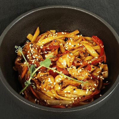 Удон с курицей в Renai - суши класса премиум по цене 795 ₽