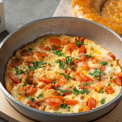 Омлет с томатами в Ок-сарой по цене 350 ₽