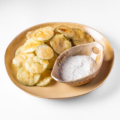 Чипсы из кабачков с дзадзики в АВЛИ бистро по цене 650 ₽