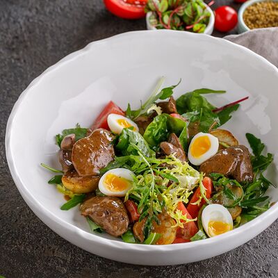 Теплый салат с куриной печенью в Пряности & Радости на Васильевском по цене 490