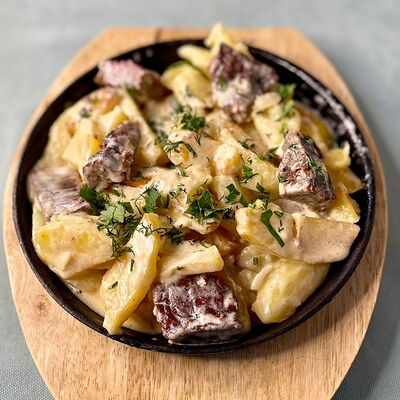 Жаркое с копченым мясом в сметане в Настроение вкуса по цене 930 ₽