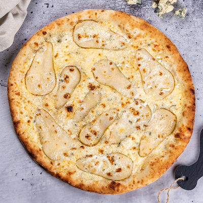 Пицца с грушей и горгонзолой в Refettorio по цене 950 ₽