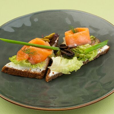 Тост с лососем в Усадьба по цене 395 ₽
