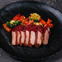 Томленая утка с овощами и соусом из брусники в Пламя