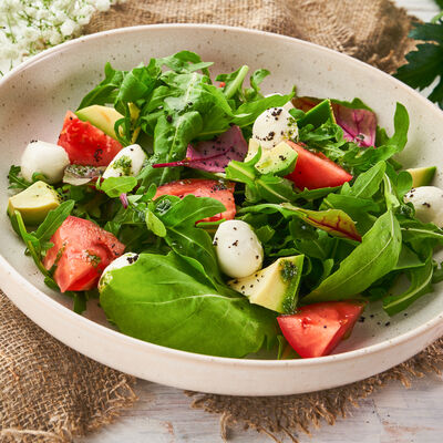 Салат с авокадо и моцареллой в MANANA по цене 490