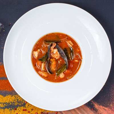 Томатный суп с морепродуктами и листьями лайма в Chateau Vintage по цене 410 ₽