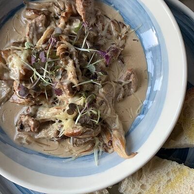 Жюльен с уткой в Хюгге Сырный ресторан по цене 750 ₽