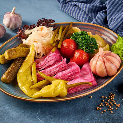 Ассорти домашних солений в Чайхана Фаррух по цене 550 ₽