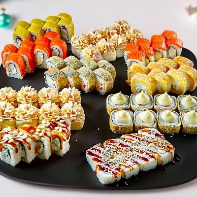 Новогодний сет большой в Sushi Seven по цене 3499 ₽